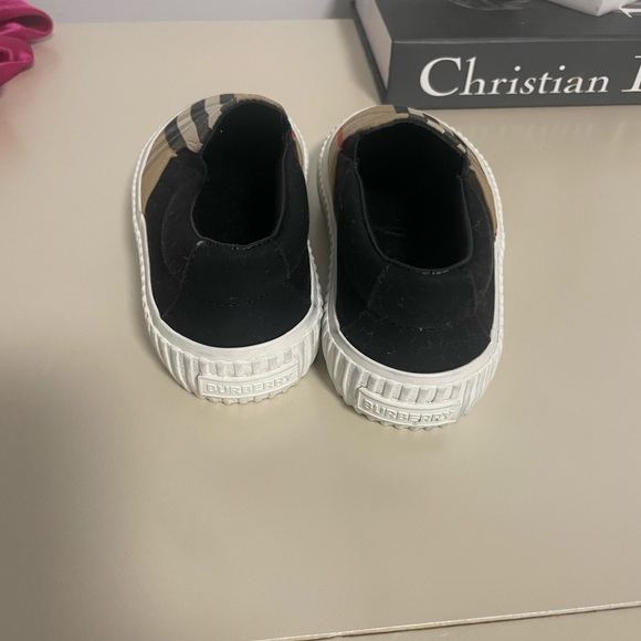 Burberry kids shoe - Picture 4 of 4